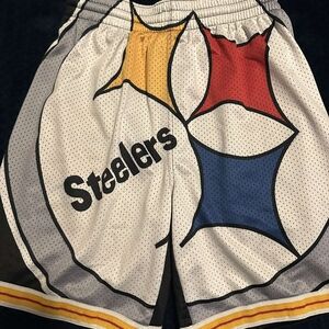 Mitchell & Ness Throwbacks Label Shorts